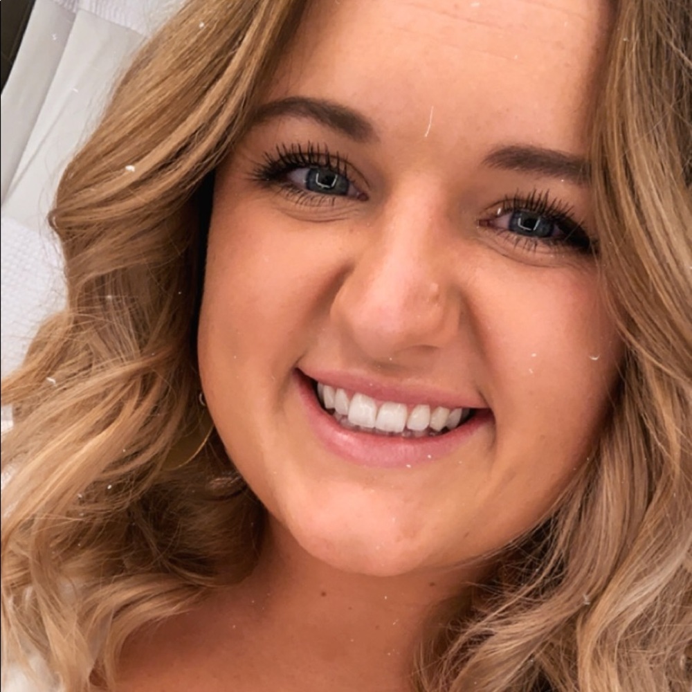 Meet your Posher, Caroline